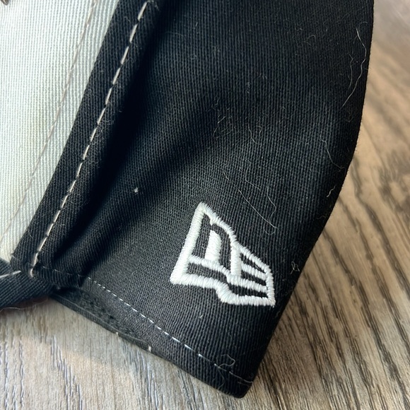 New Era Hat Black and White Los Angeles Kings 39thirty 2012 Conference Champions - Picture 7 of 12